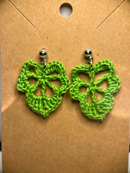 Brincos folha Monstera em micro crochet