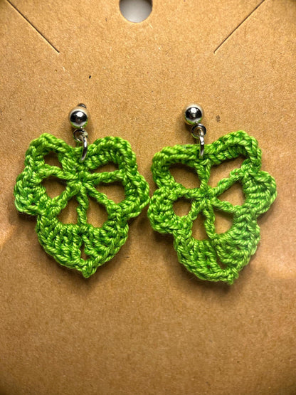 Brincos folha Monstera em micro crochet